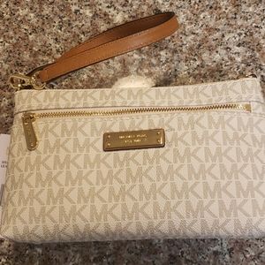 Michael Kors Wristlet/Wallet